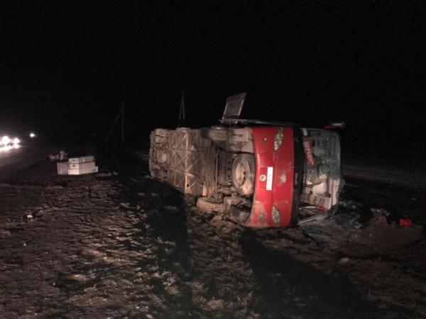 Рейсовый автобус перевернулся в кювет на Ставрополье